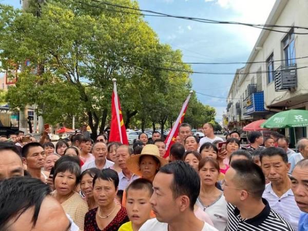  嫌犯|嫌犯曾春亮被捕时对警方叫嚣：如果我不主动下山，你们抓不到我