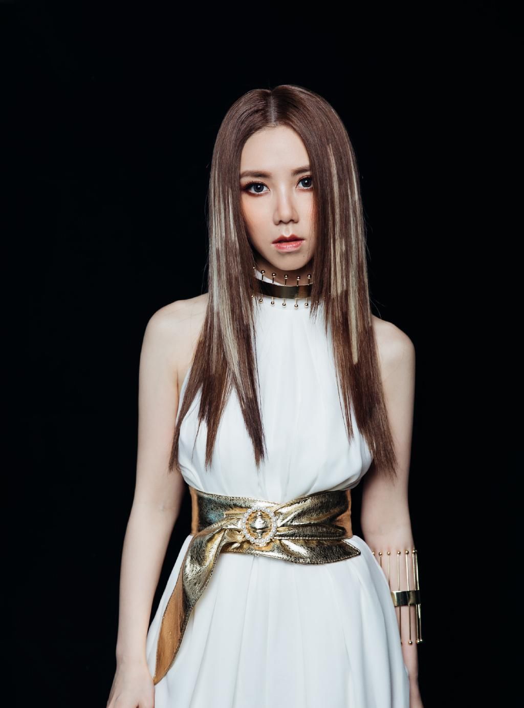 走下坡路|华语乐坛在走下坡路,抄袭和口水歌成主流,华晨宇和邓紫棋成希望