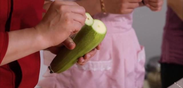 老少皆宜|早餐饼西葫芦鸡蛋饼,味道鲜美,老少皆宜,做法简单又省事、快捷