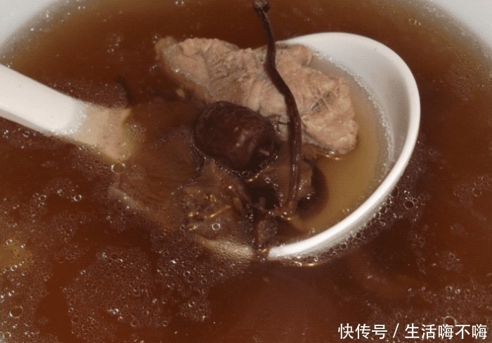 炖排骨|炖排骨汤时可以放些它,营养均衡避免上火,孩子多喝长高个