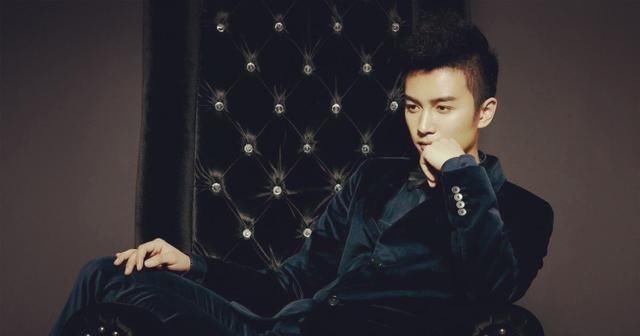 亲密|某女发布与陈晓亲密照，还有与其他明星合照，堪称追星狂魔