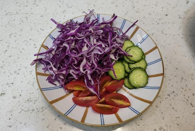  紫甘蓝|饭店的大拌菜为啥好吃，料汁比例是关键，教你做，酸甜可口不上火