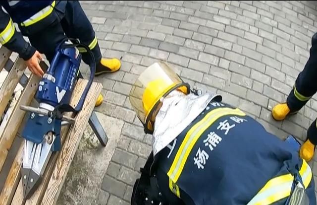  这次|卡！卡！卡！又有孩子被卡住了，这次是……