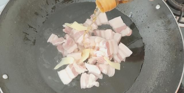 搅拌均匀|天凉了，教你一盘咸香好吃的懒人菜，饭菜一锅熟，营养下饭又省时