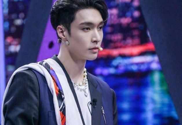 明星榜上|王一博排名超过张艺兴后,一种明星象征引人注意