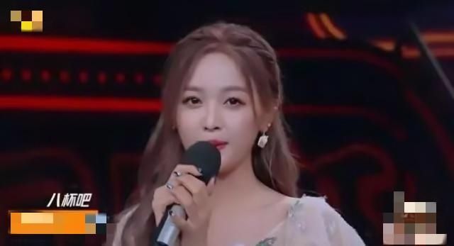 被车撞|吴宣仪曝幼时被车撞飞,遭人质疑场面尴尬,但类似遭遇王一博也有