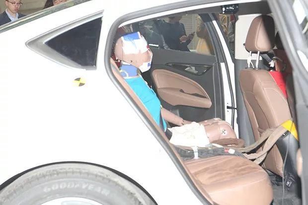  车身方面|车身够硬，还真救命