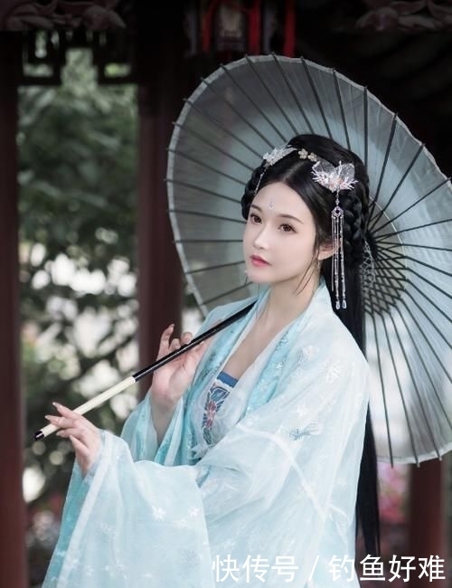 心动|身穿汉服的小姐姐,看她一颦一笑都是这么迷人,瞬间心动的感觉!