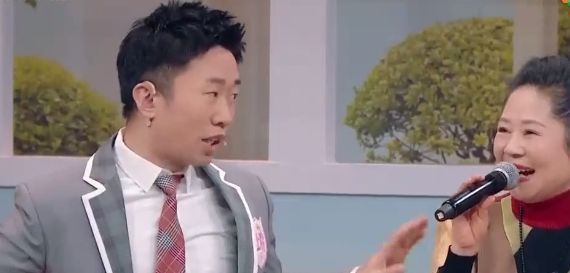  杨迪|杨迪妈妈把华晨宇叫成宇晨，谁注意华晨宇的反应简直承包我一年笑点