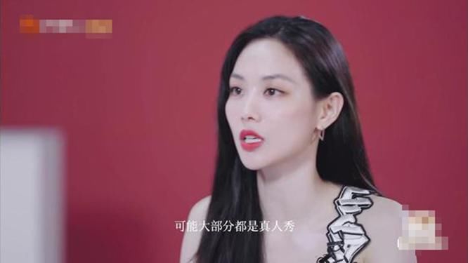  人气|太敢说！王霏霏采访曝光浪姐成团内幕，观众只给人气高的姐姐投票