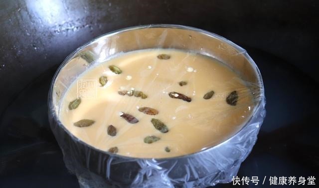 食材|不用烤箱和打蛋器,4种食材搅一起上锅蒸,做零失败不上火蒸蛋糕