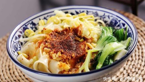 1勺|精选美食:菠萝咕噜肉,油泼面,鸭血旺烧花蛤,爆炒豆腐泡的做法