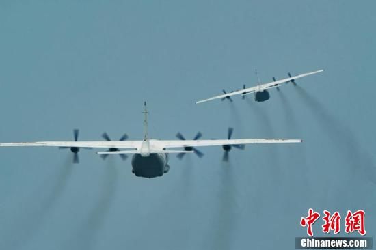 空军西安飞行学院某旅多机跟进飞行训练掠影