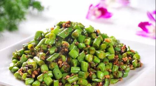 干锅|精选美食:千张丝炒韭菜,肉末四季豆,葱爆牛肉,干锅鸡翅的做法