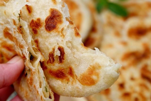  发现|无意中发现油酥饼只要加点它，比烫面的还要软，层层分明撕着吃