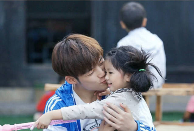  和钟丽缇|《爸爸去哪儿》中的三对“假父女”，唯独一位真的娶了孩子的妈妈