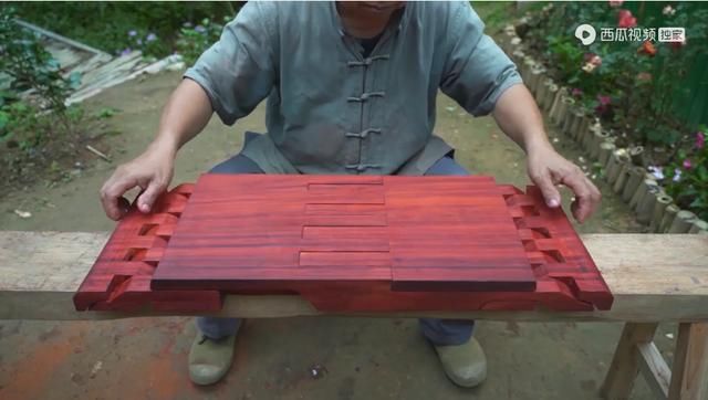  木头|继李子柒后，63岁木工大爷火爆外网，他凭什么月入60万？