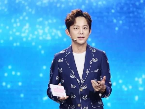  开车|为何《向往4》中多数是何炅开车？得知他的驾照等级，娱乐圈少见