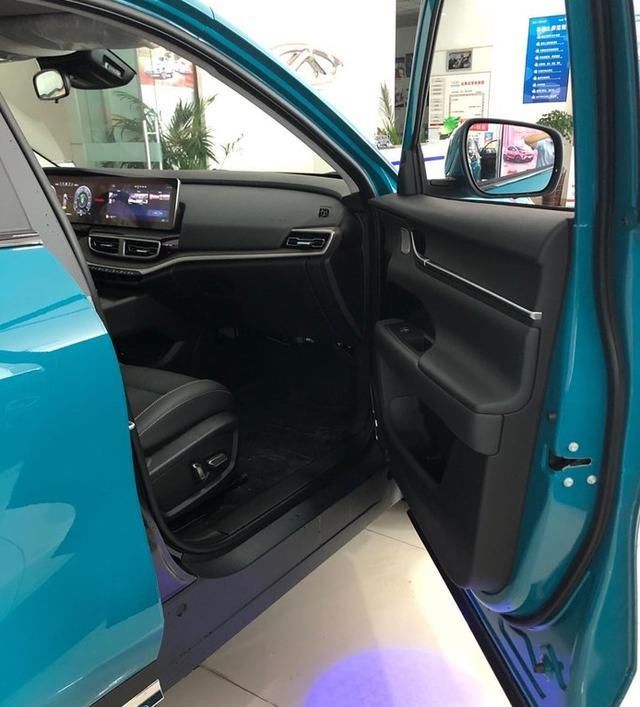 SUV|奇瑞首款高端SUV到店，后轮驱动操控性优，全铝车身宽度近两米