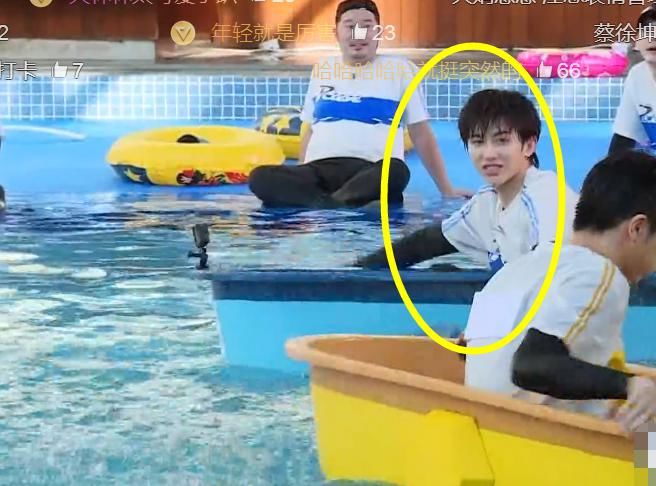  妆容|难怪说蔡徐坤离不开化妆师，当他下水妆容花掉后，导演都不敢拍近景