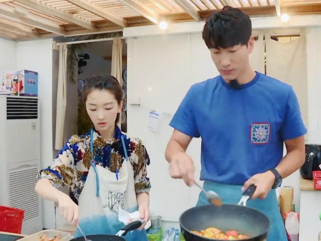  江湖|赵小刀重现江湖，专治黄晓明“中年王子病”，现实版一物降一物