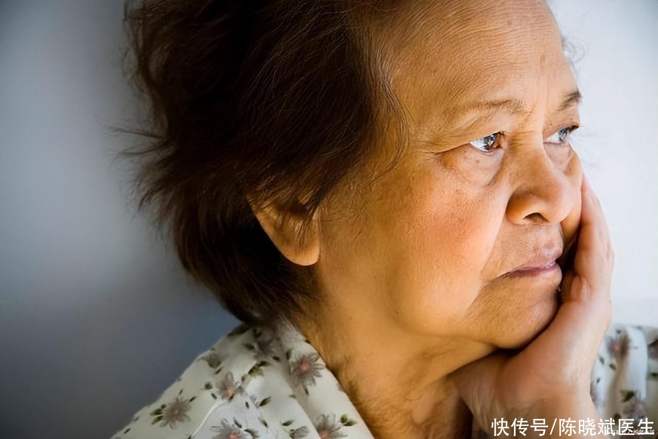 牙疼怎么缓解牙齿痛得撕心裂肺(牙齿痛得“撕心裂肺”？中医：送你2味中药，消除红肿、缓解牙痛)