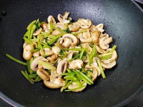 食材|夏天最应该吃的一个菜,5块钱一斤,清爽可口又营养,全家都喜欢