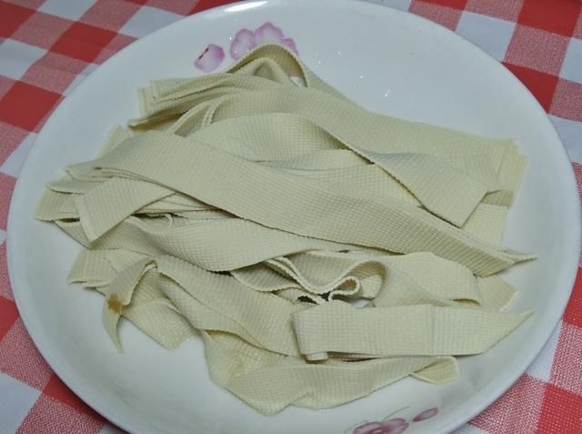 豆腐皮|天热豆皮金针菇这么做,吃得才够味,鲜嫩滑爽开胃,简单好吃下饭