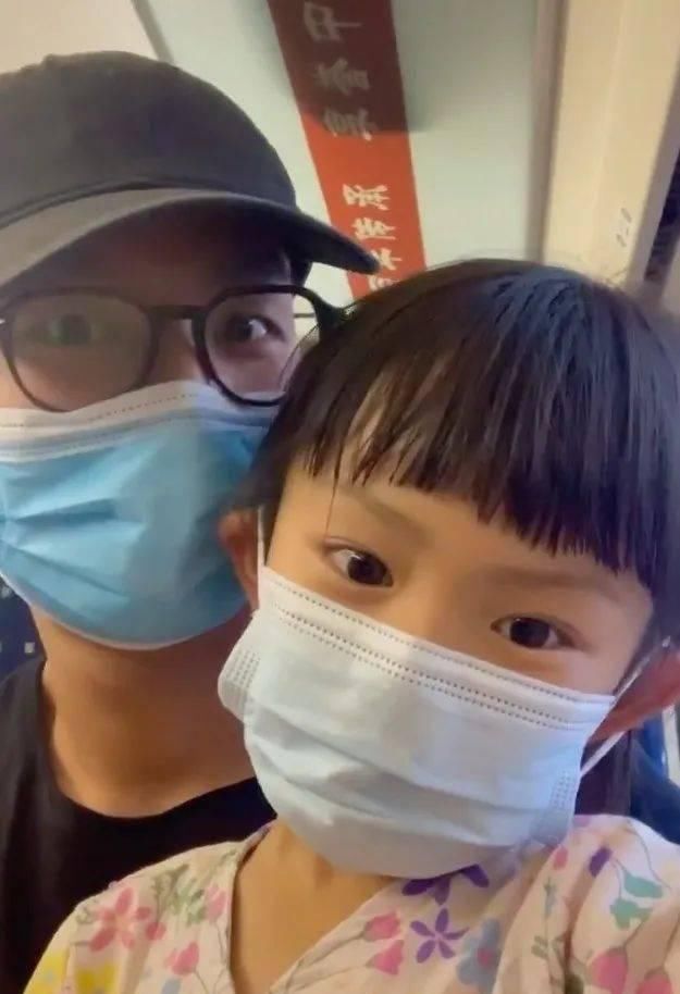  爸爸|94年单亲爸爸带女儿骑行拉萨惹争议，71天走了4139公里：“宝贝，我想送你星辰和大海！”