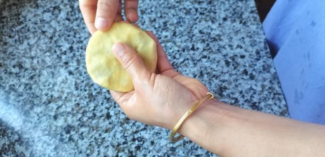  搭配|把玉米面和豆沙搭配在一起，好吃营养又健康，还可以当早餐