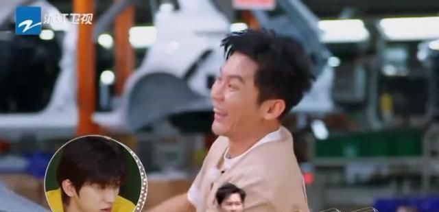  敬业|Baby有多敬业？玩游戏裙子被吹起一角！她的下意识动作堪称教科书