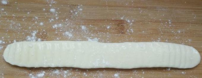 卷起来|手把手教你在家蒸花卷,一根筷子就搞定,花卷蓬松柔软,比包子馒头还好吃