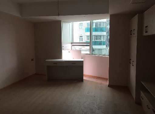 方女士的妹|咨询楼盘时未签署协议就转给私人账户5万元,女子要求退款,中介:她的要求不合理