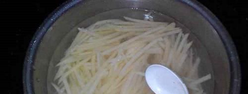  香脆|炒土豆丝前，千万不要直接“焯水”，多加这1步，丝香脆亮还入味