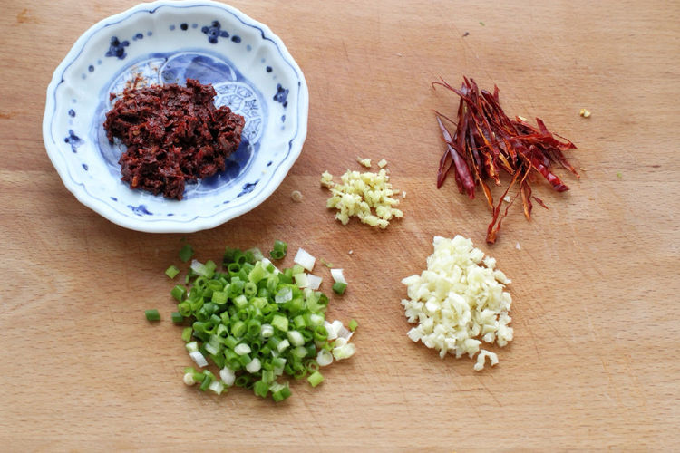  豆瓣酱|土豆这样做最爽口，两块钱炒一盘，酸辣开胃真过瘾，拌米饭吃两碗