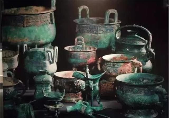 无偿|垃圾堆里也能翻出文物来82岁老人翻出3200多件，全都无偿给国家