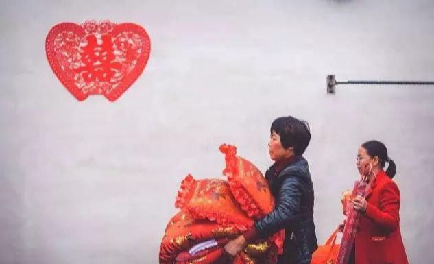 红包|婚礼当天红包要准备多少个？分别塞多少钱好？哪些人必须给？