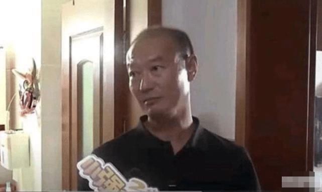  惊讶|来女士背后到底多不简单，动手后去超市购物，买了一大桶洗洁精