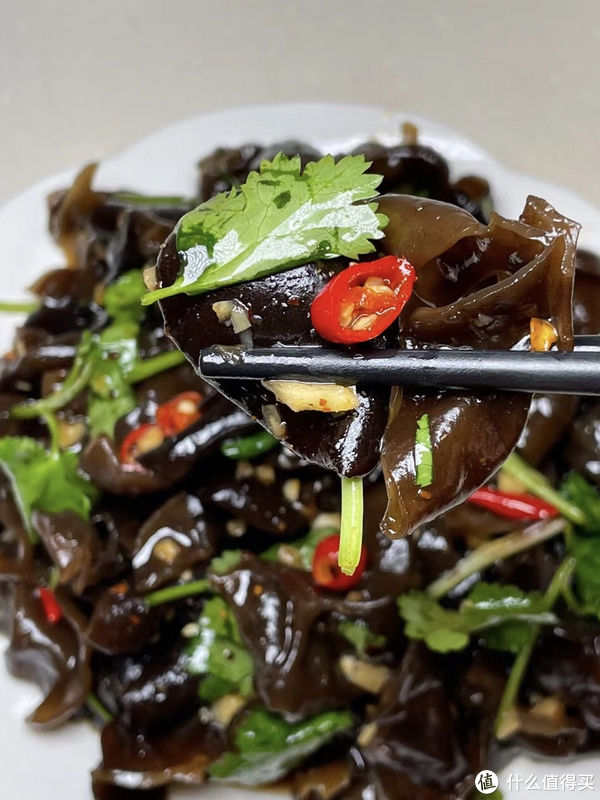 夏天吃什么食物可以消暑(夏天多吃这些食物，消暑的同时还能养生！)