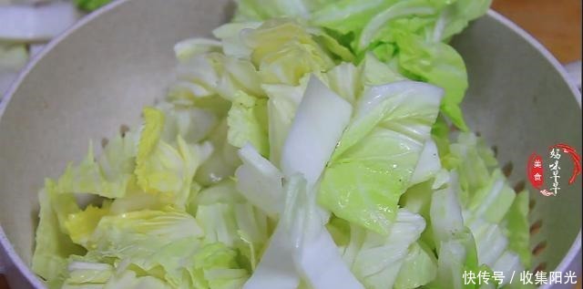 做法|白菜别炒着吃了,教你特色做法,酸爽开胃,下饭下酒特过瘾