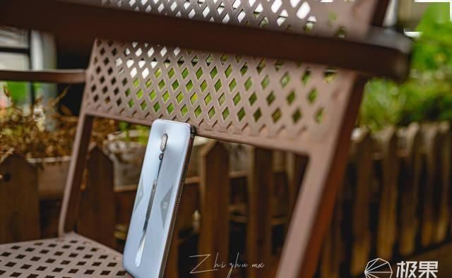 游戏|144Hz “滑”到手软,银翼风暴堪比“空调”,这款手机简直就是为游戏而生。