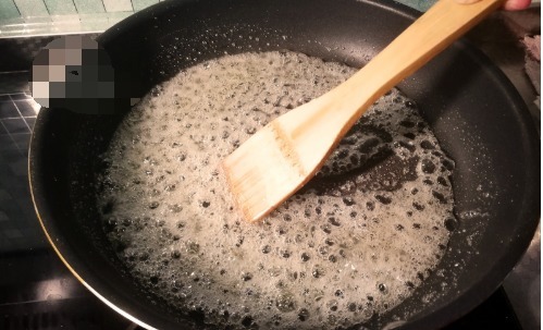 吃法|天冷花生米别再油炸了,教你一个新吃法,10分钟出锅,好吃嘎嘣脆