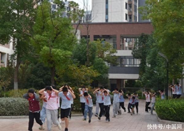 合肥一六八新桥学校开展“九一八”防空应急疏散演练暨安全知识宣讲