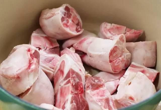 猪蹄洗净|炖猪蹄时用上这一招,几分钟就迅速软烂,关键还入味!