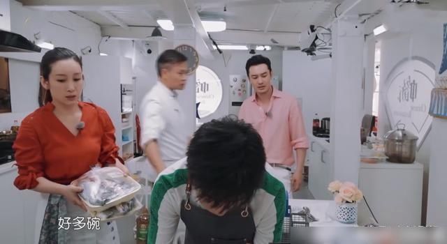 铁板|赵丽颖成黄晓明2号?还是常规套路,但这次《中餐厅》踢到了铁板