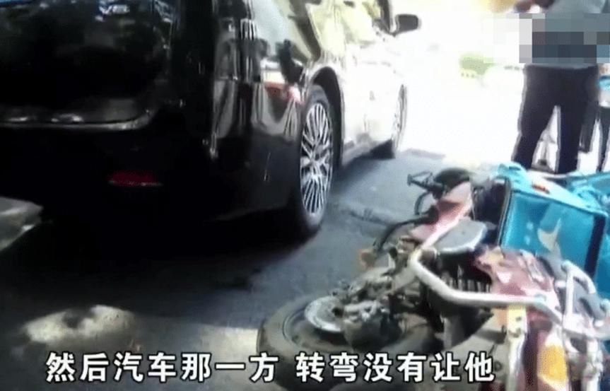  往后|外卖小哥玩手机撞上商务车，怪司机没往后看，随后被交警上了一课