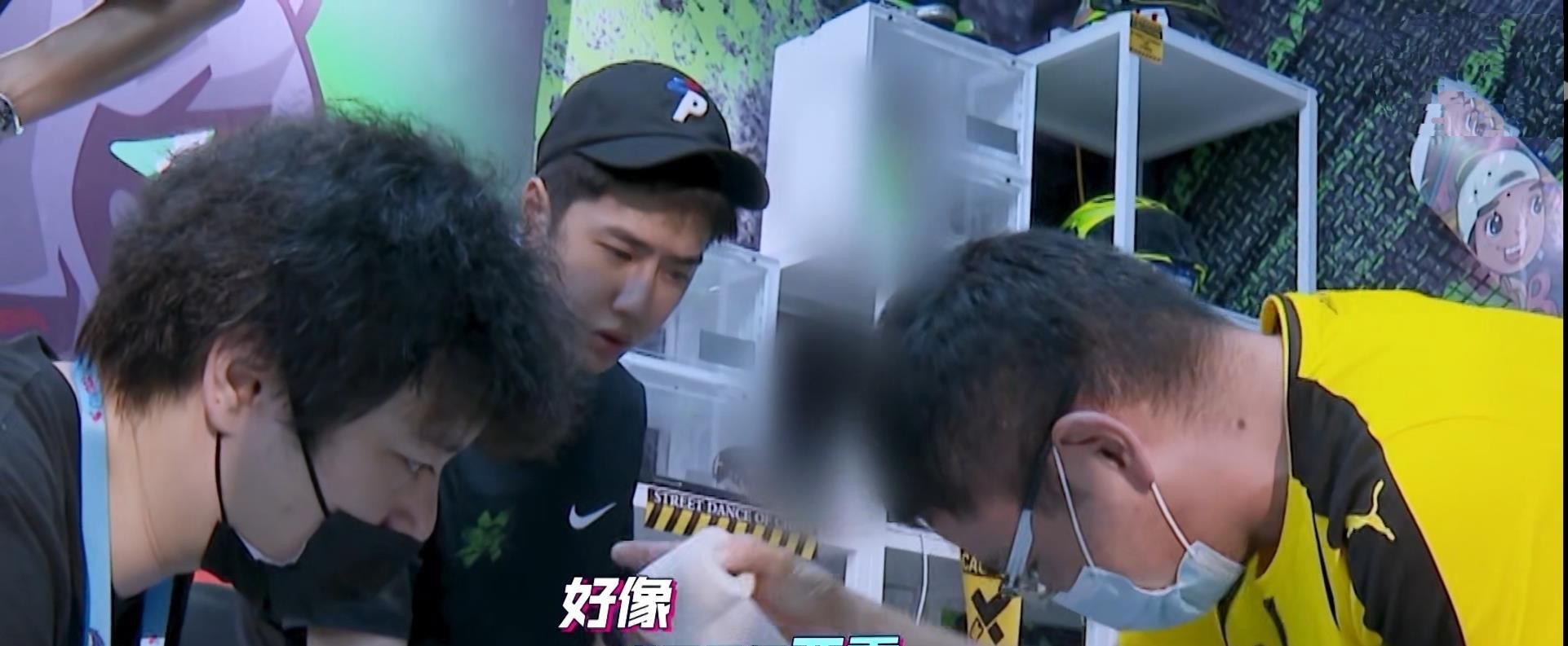  战队|《街舞3》王一博带伤上场, 表演高难度动作, 让战队10人全部晋级