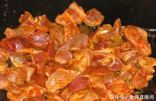  皱纹|女性不想老太快，每天吃点此菜，皱纹大肚子不见了，失眠也好了