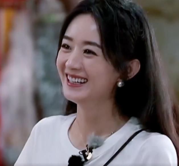  手中|赵丽颖第一次逛菜市场，谁注意她手中的菜品？这才是明星的真实消费