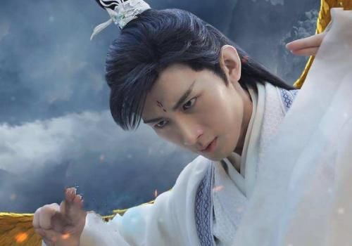  柏麟|难怪看《琉璃》的柏麟帝君眼熟，是《秦岭神树》的解雨臣，差点没认出来
